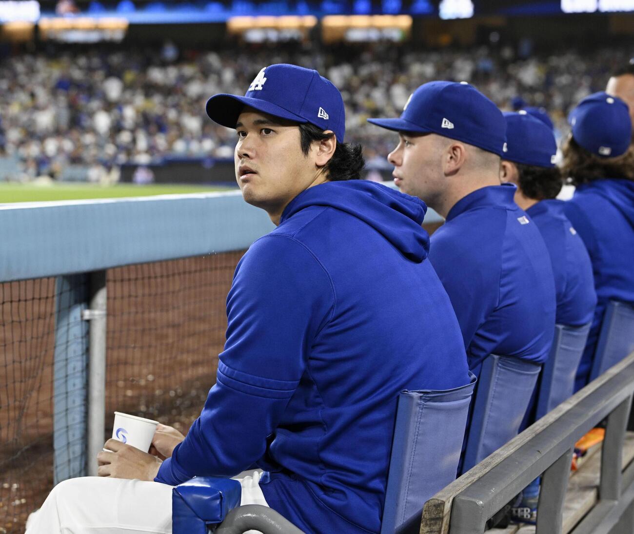 パドレス戦でベンチのドジャース・大谷＝ロサンゼルス（共同）