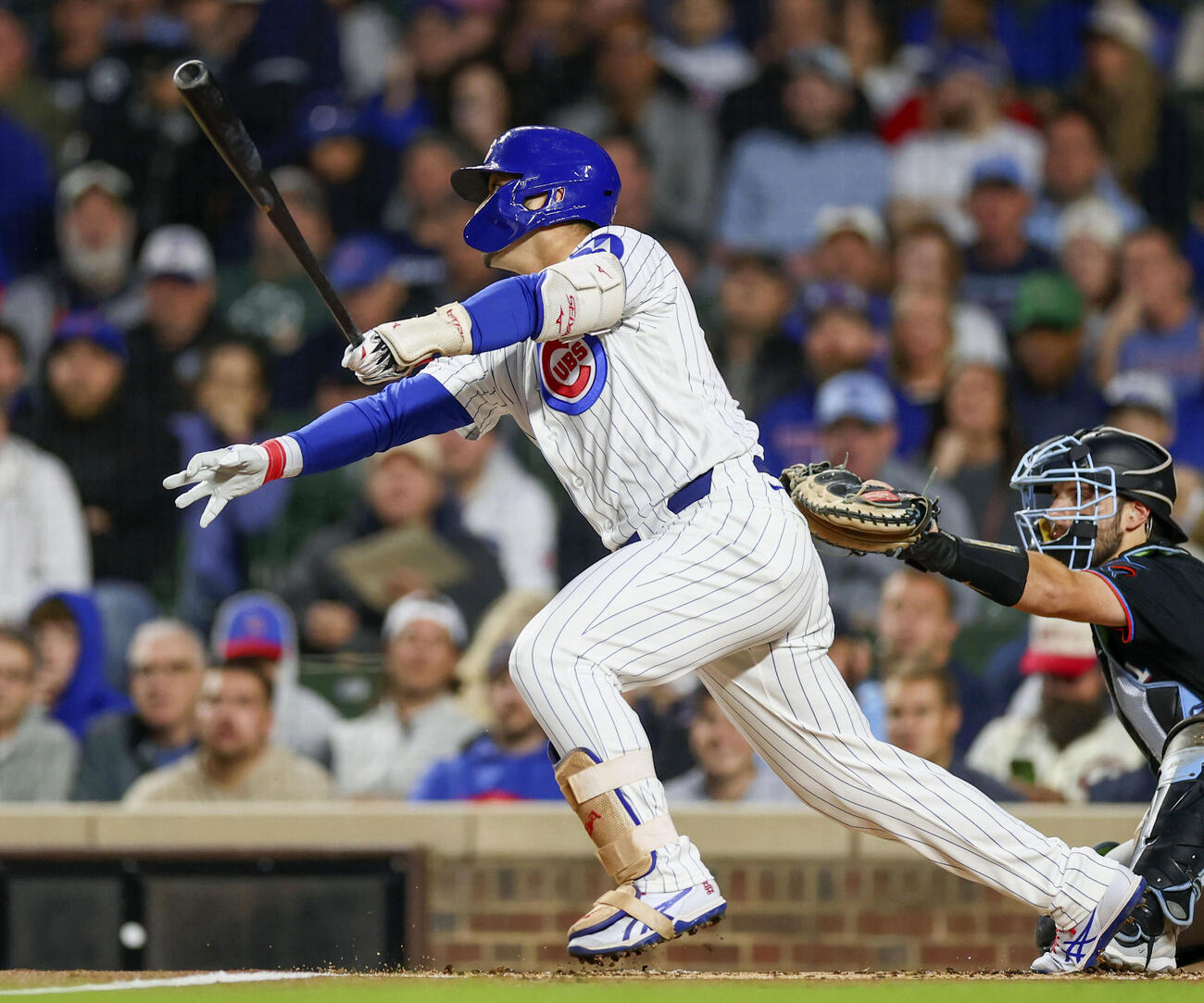 マーリンズ戦の1回、右前打を放つカブス・鈴木誠也（MLB提供・ゲッティ＝共同）