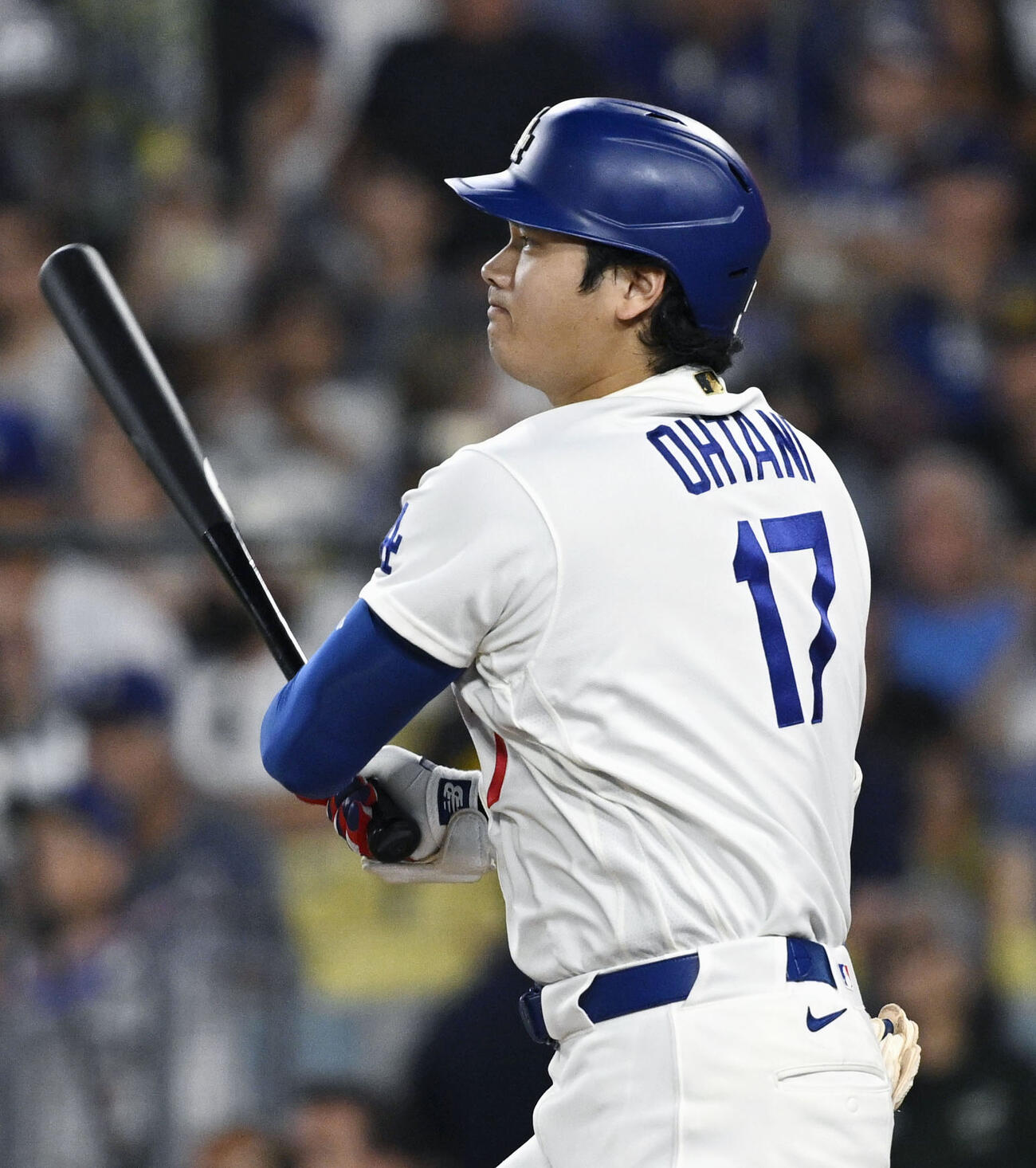 パドレス戦の3回、右前打を放つドジャース・大谷＝ロサンゼルス（共同）