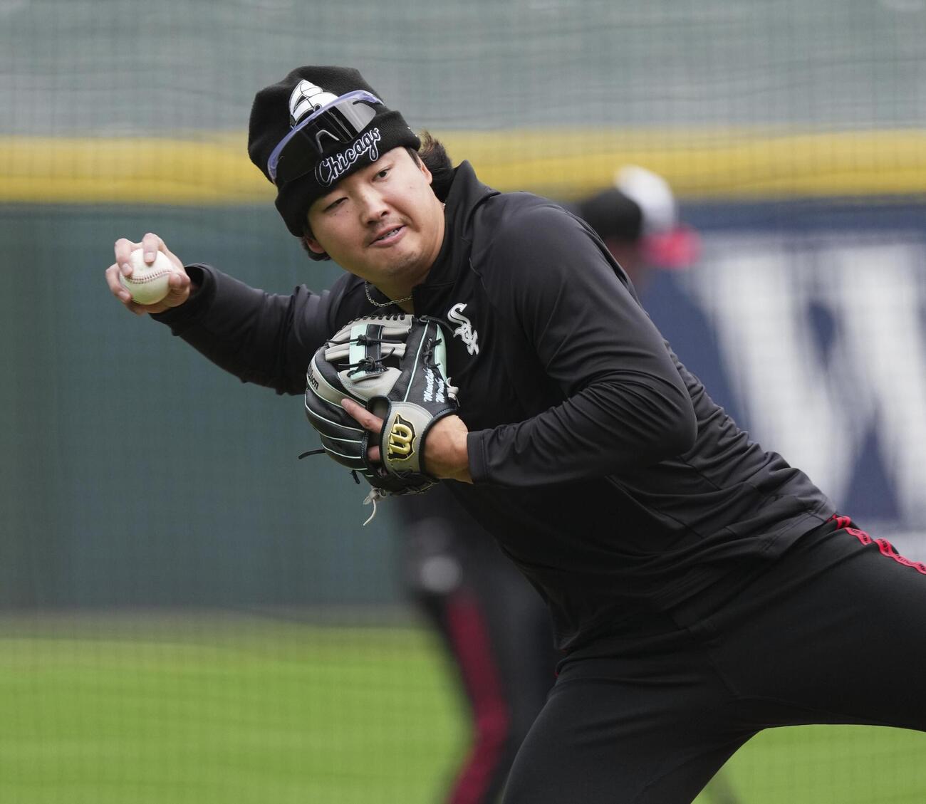 ロッキーズ戦の試合前、調整するホワイトソックス・村上＝シカゴ（共同）