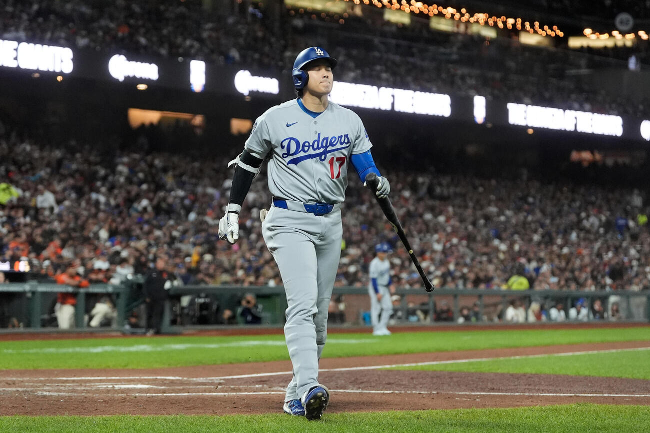 8回、三振に倒れたドジャース大谷 (AP)