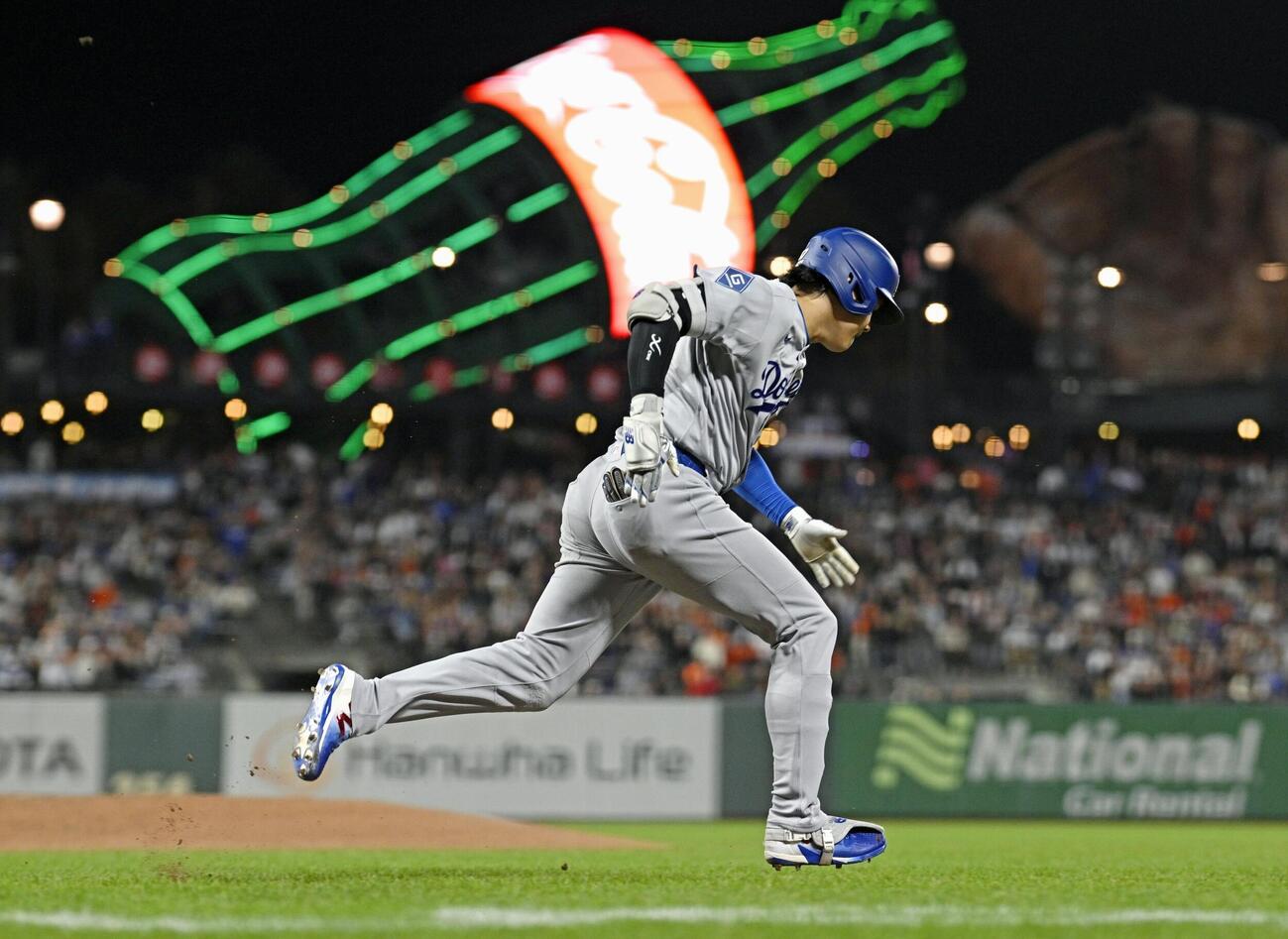 ジャイアンツ戦の2回、一ゴロに倒れたドジャース・大谷＝サンフランシスコ（共同）
