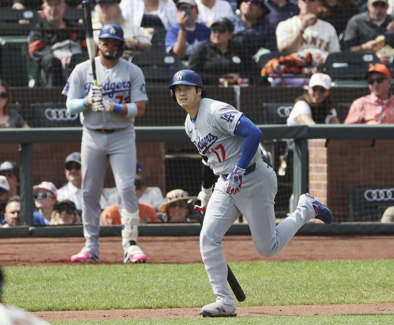 ジャイアンツ戦の5回、二ゴロに倒れたドジャース・大谷＝サンフランシスコ（共同）