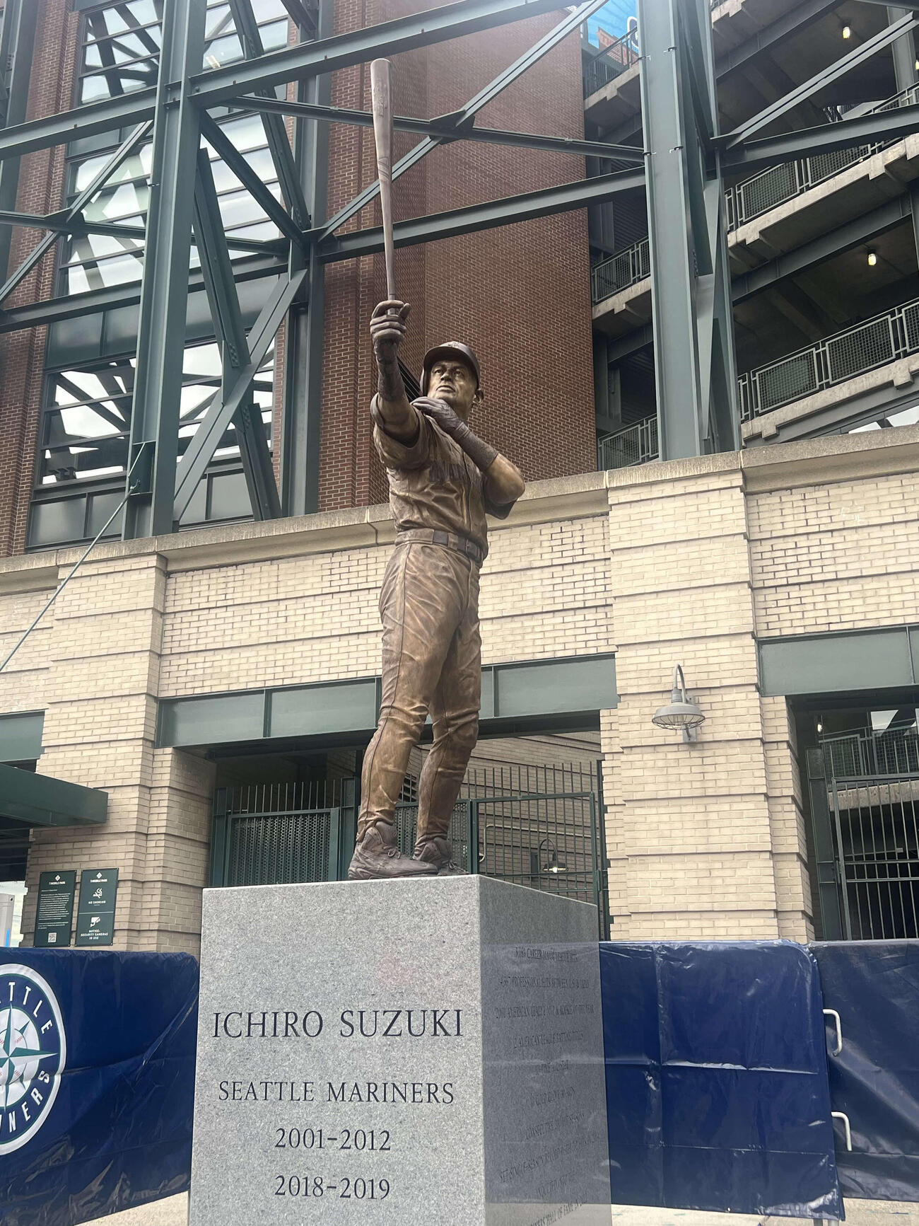 イチロー氏の銅像(2026年4月撮影)