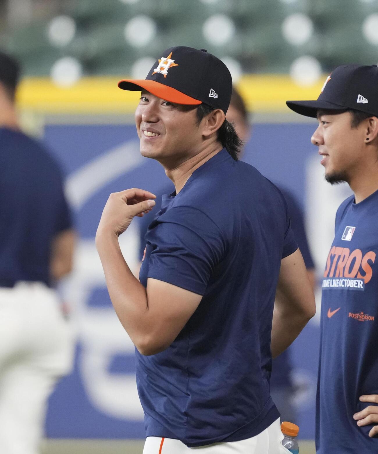 試合前、笑顔で調整するアストロズ・今井＝ヒューストン（共同）