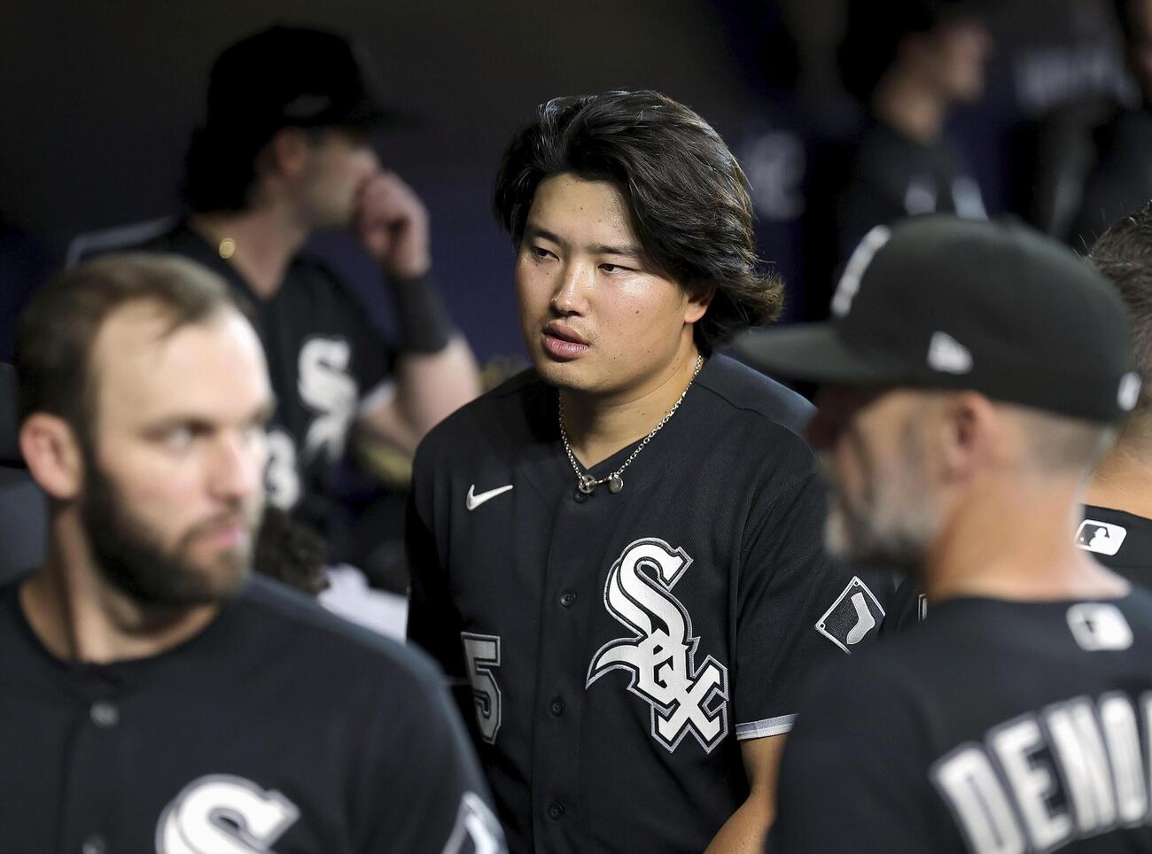アストロズ戦の試合前、ベンチのホワイトソックス・村上＝ヒューストン（ゲッティ＝共同）