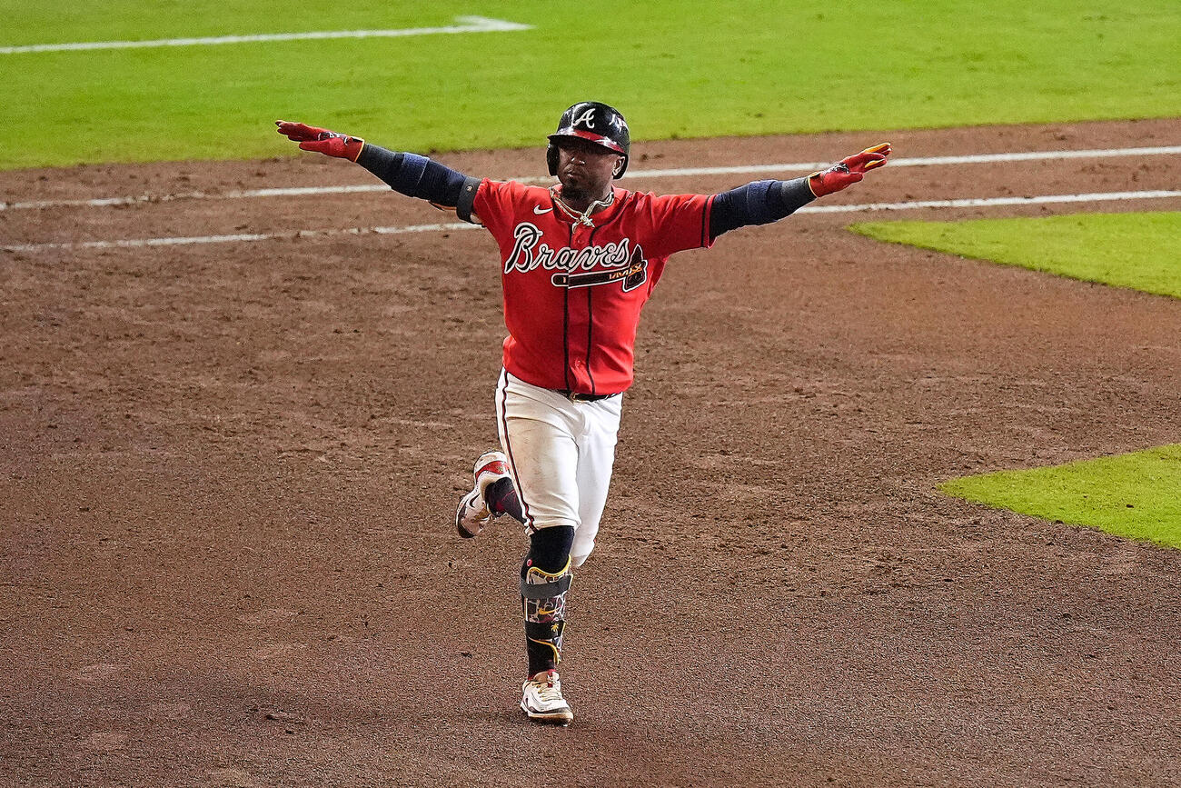 フィリーズ戦4回、2ランを放ち、喜ぶブレーブス・アルビーズ（AP）
