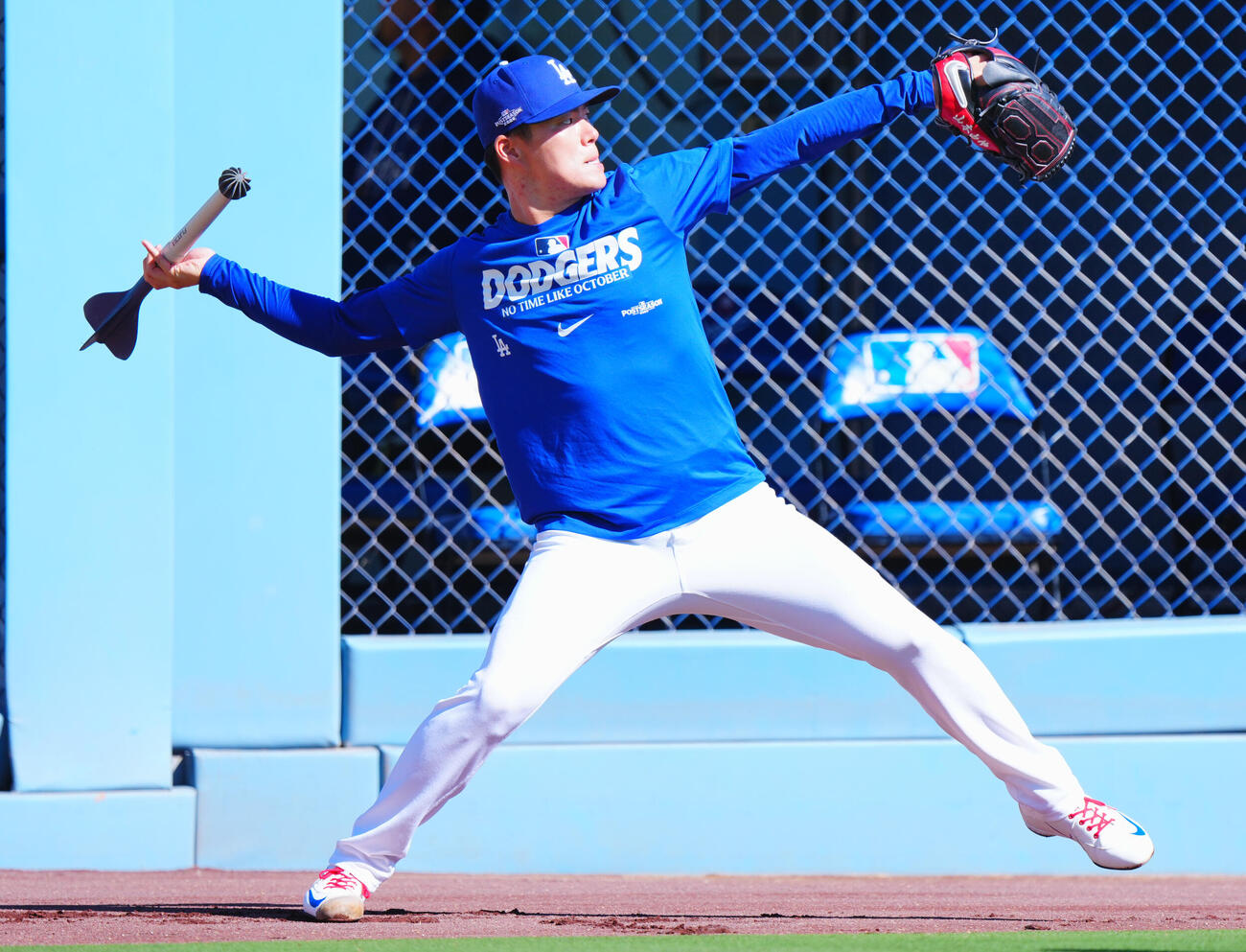 ドジャース対ブレーブス　試合前練習を行うドジャース山本由伸（撮影・垰建太）
