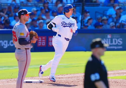 ドジャース対ブレーブス 7回裏ドジャース無死、中飛に倒れる大谷翔平(撮影・垰建太)