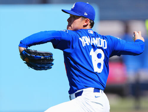 ドジャース対ブレーブス　試合前投球練習を行うドジャース山本由伸（撮影・垰建太）