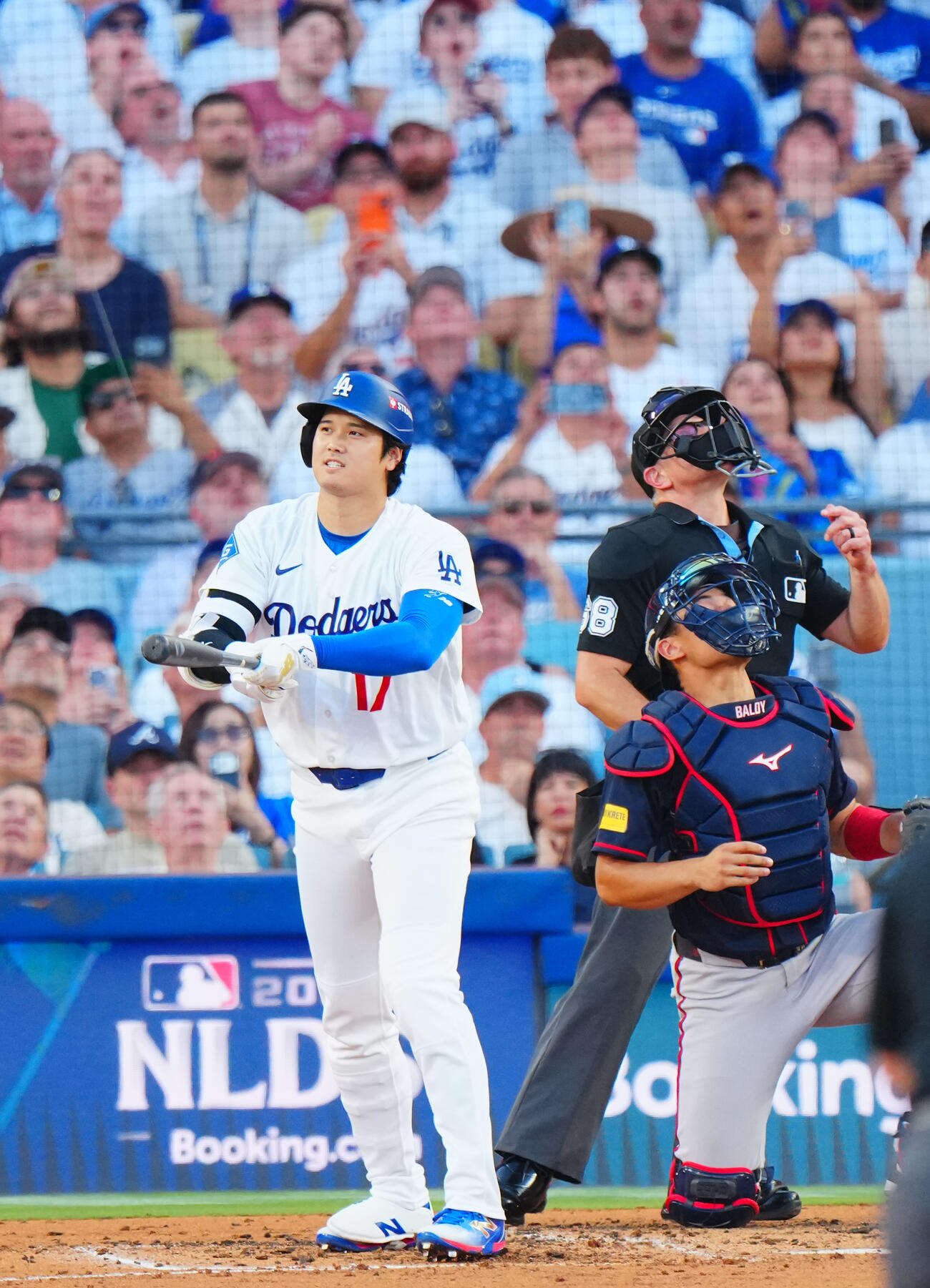 ドジャース対ブレーブス　3回裏ドジャース1死一、二塁、遊飛に倒れる大谷翔平（撮影・垰建太）