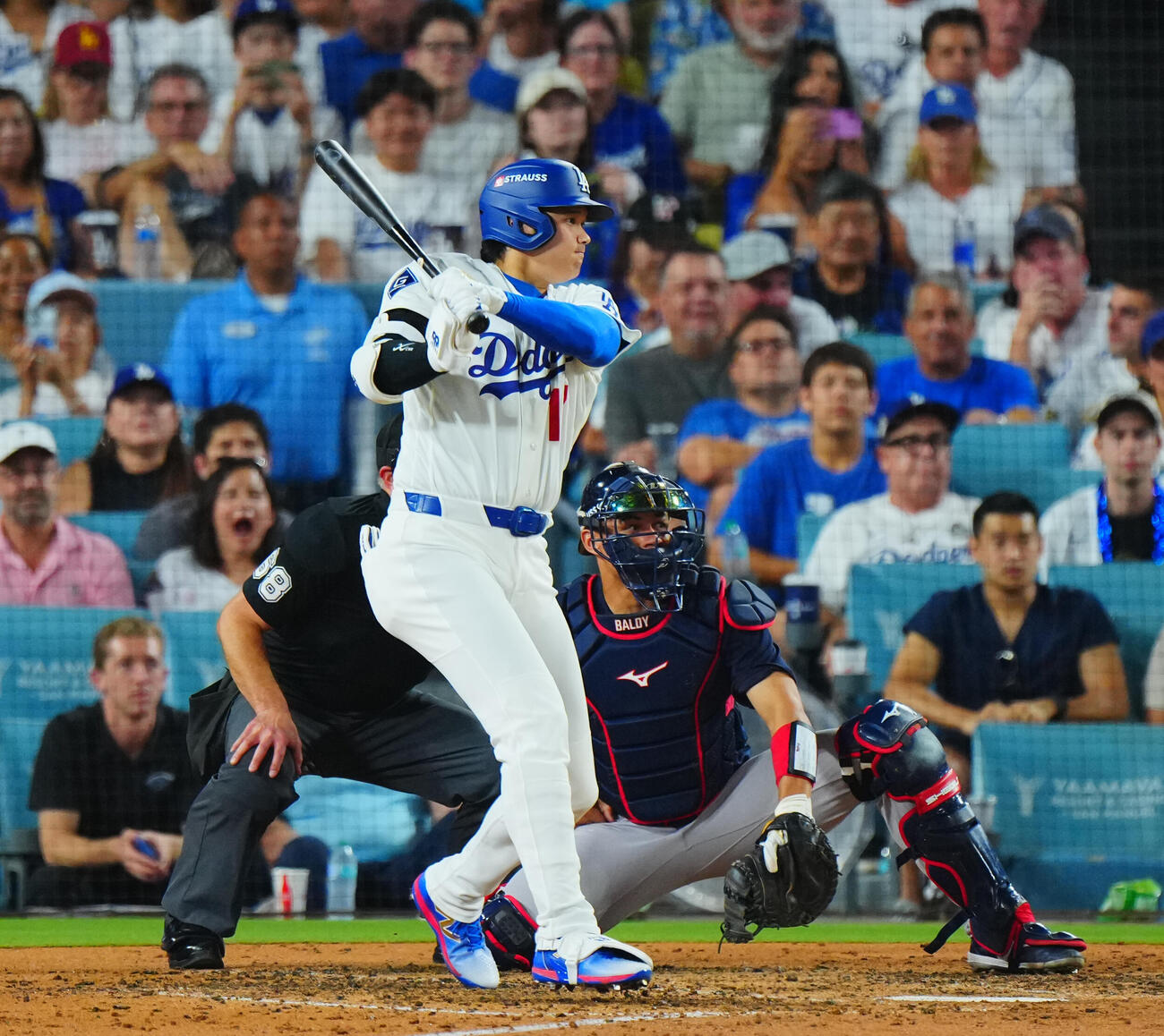 ドジャース対ブレーブス　5回裏ドジャース無死一塁、左前打を放つ大谷翔平（撮影・垰建太）