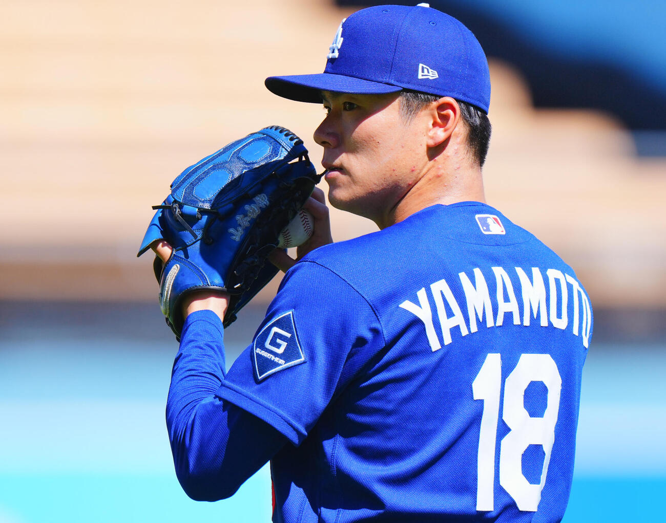 ドジャース対ブレーブス試合前　投球練習を行うドジャース山本由伸（撮影・垰建太）