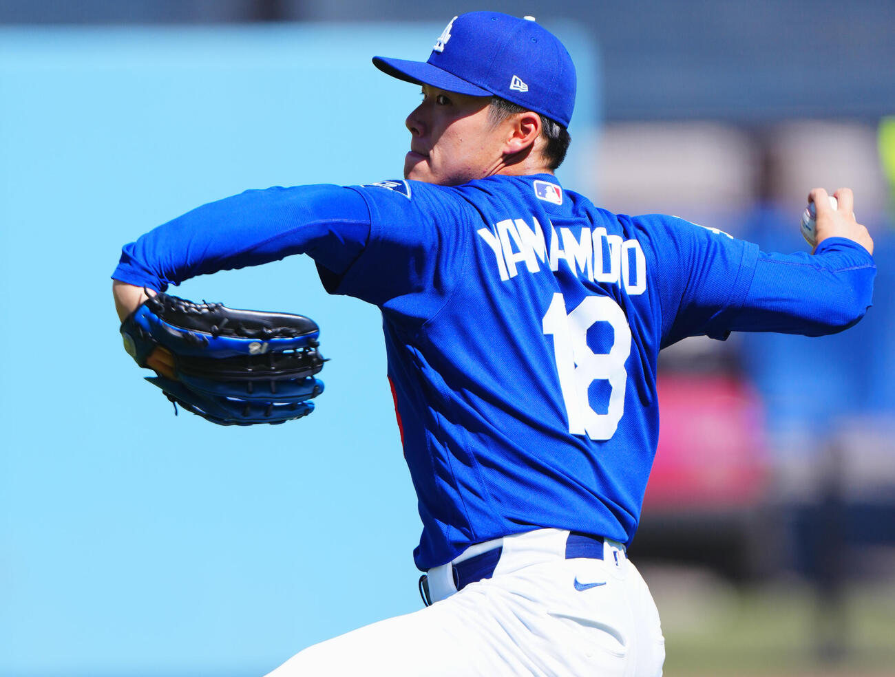 ドジャース対ブレーブス　試合前投球練習を行うドジャース山本由伸（撮影・垰建太）