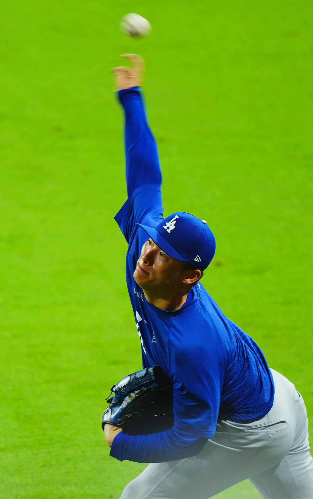 トゥルーイスト・パークで投球練習を行うドジャース山本由伸（撮影・垰建太）