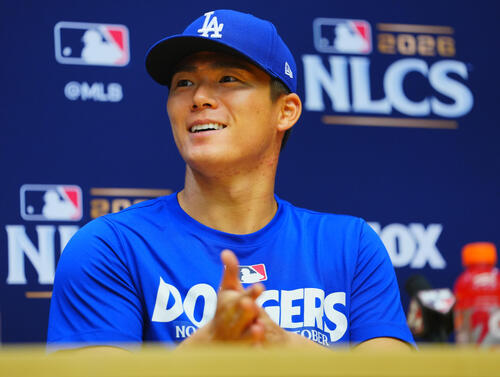 ブルワーズ対ドジャース 会見を行うドジャース山本由伸(撮影・垰建太)