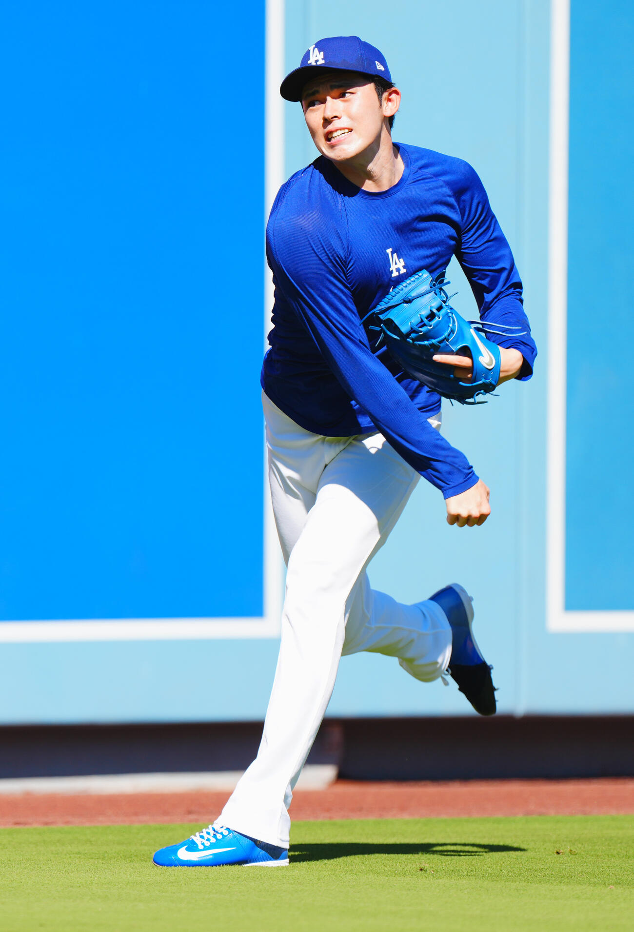 ドジャース対ブルワーズ　試合前練習を行うドジャース佐々木朗希（撮影・垰建太）