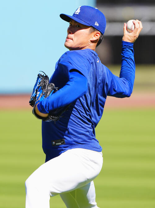 ドジャース対ブルワーズ 試合前練習を行うドジャース山本由伸(撮影・垰建太)