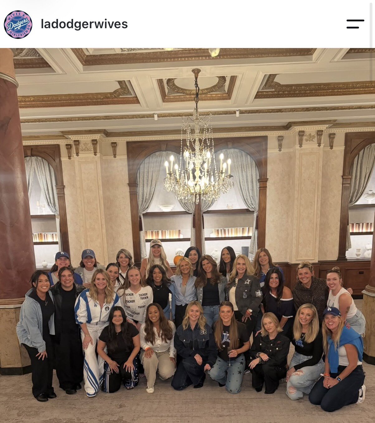 ドジャース夫人会の公式インスタグラムが公開した集合写真