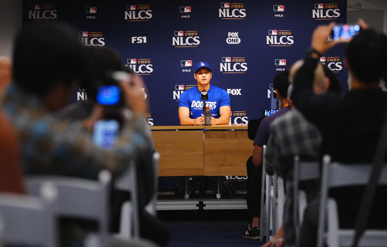 前日会見に急遽登壇するドジャース大谷翔平（撮影・垰建太）