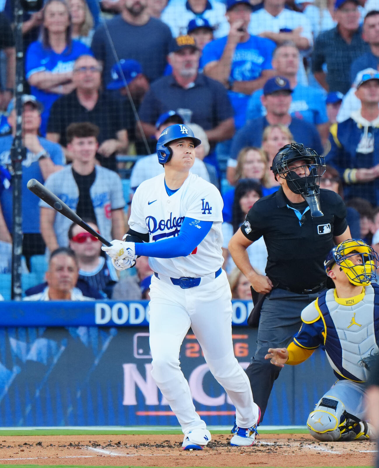 ドジャース対ブルワーズ　2回裏ドジャース1死一塁、左飛に倒れる大谷翔平（撮影・垰建太）