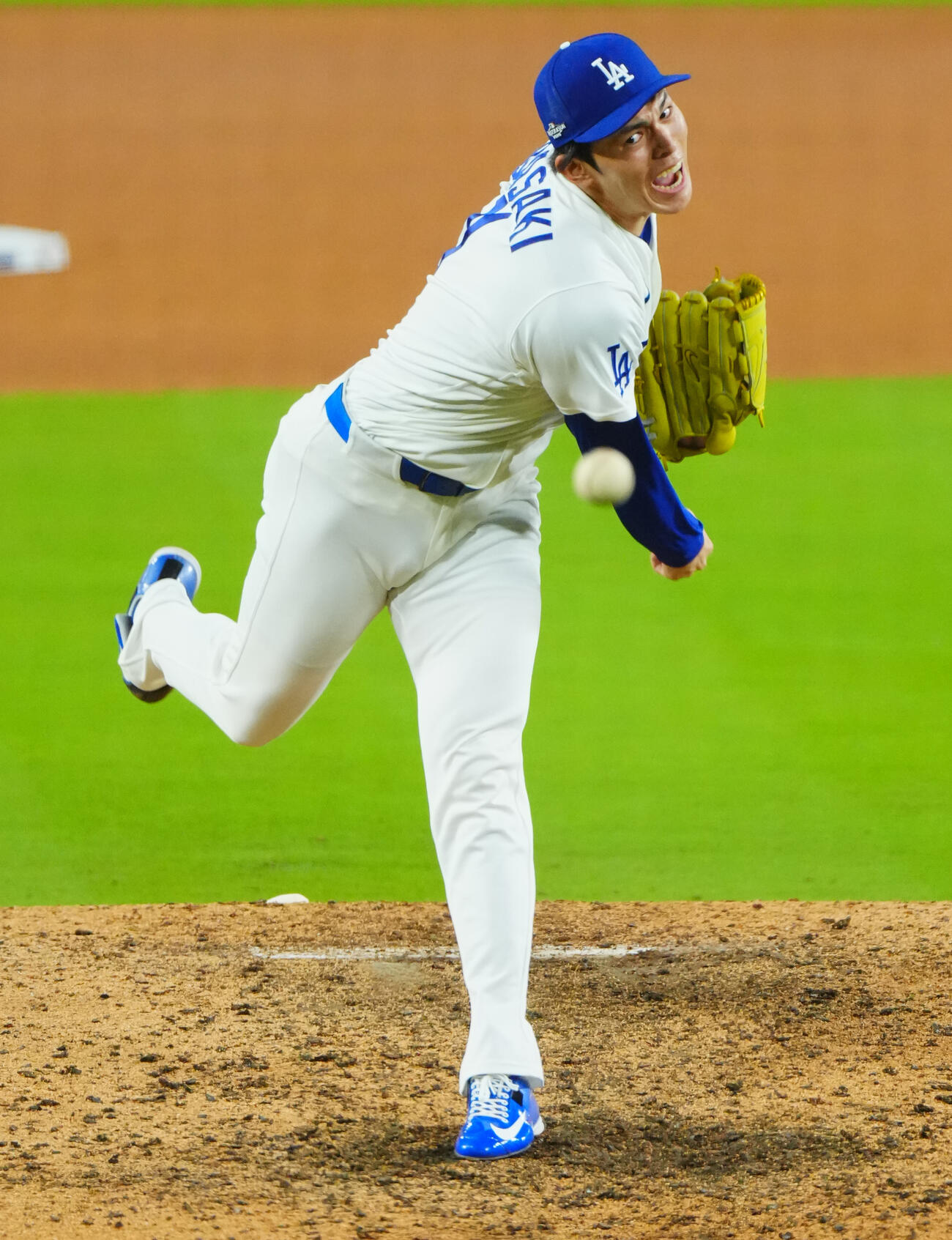 ドジャース対ブルワーズ　8回表、ドジャース3番手で力投する佐々木朗希（撮影・垰建太）