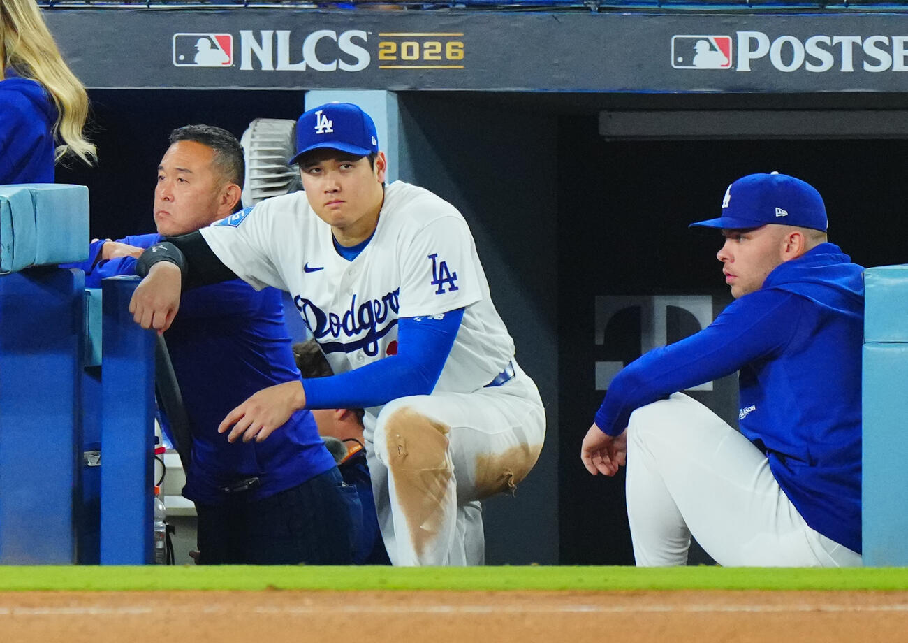 ドジャース対ブルワーズ　9回、ベンチで渋い表情のドジャース大谷翔平（撮影・垰建太）