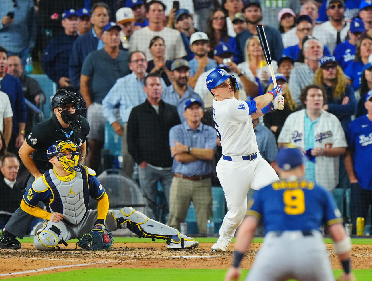 ドジャース対ブルワーズ　6回裏ドジャース1死満塁、適時二塁打を放つウィル・スミス（撮影・垰建太）