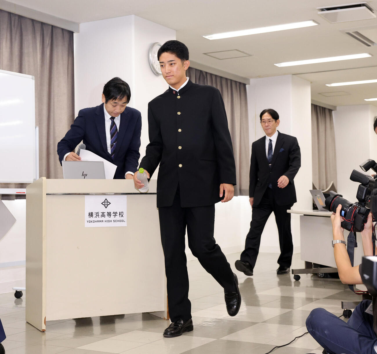 会見に臨む横浜・織田翔希（撮影・浅見桂子）　横浜高校