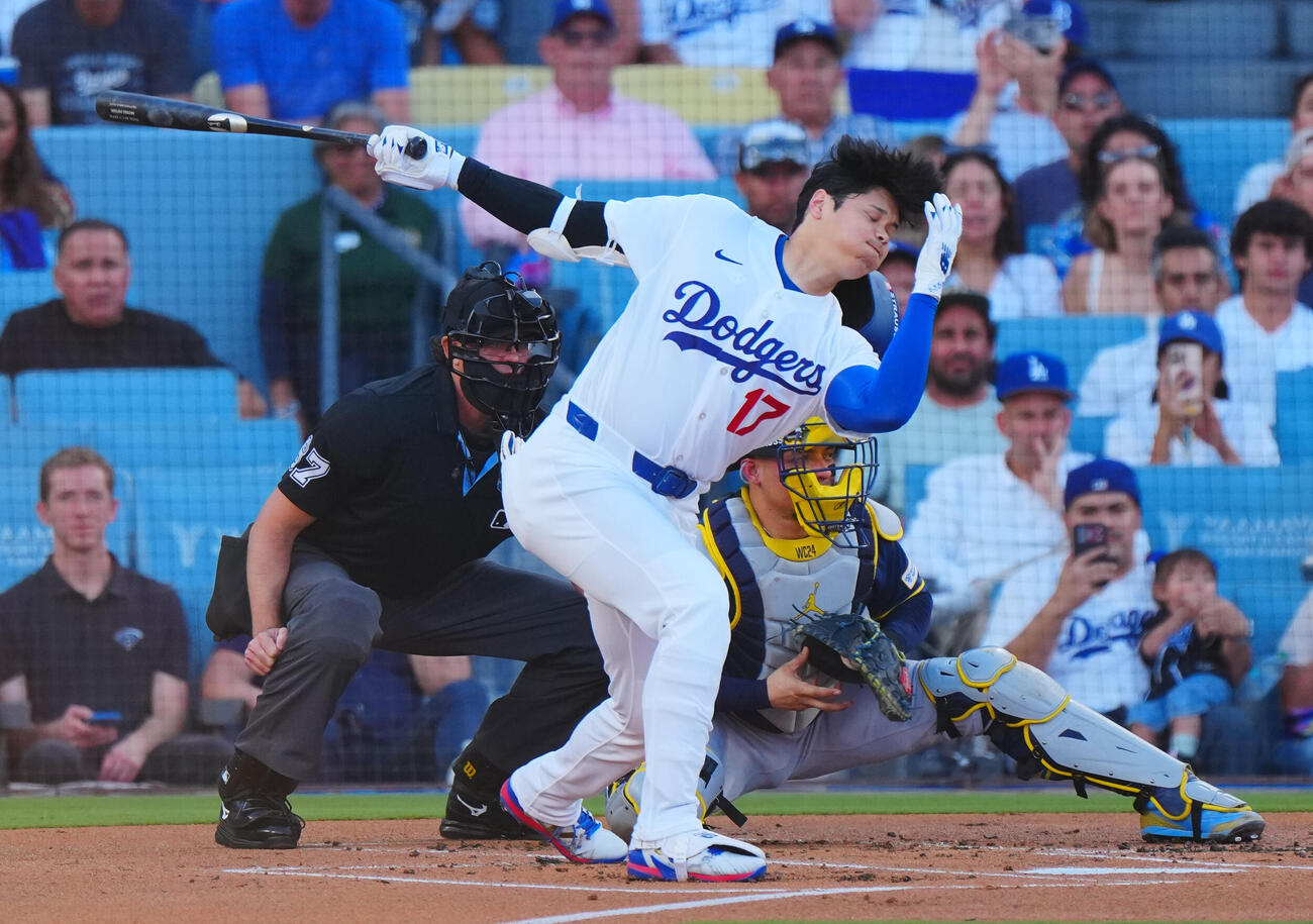ドジャース対ブルワーズ1回裏ドジャース無死、空振り三振に倒れる大谷翔平（撮影・垰建太）