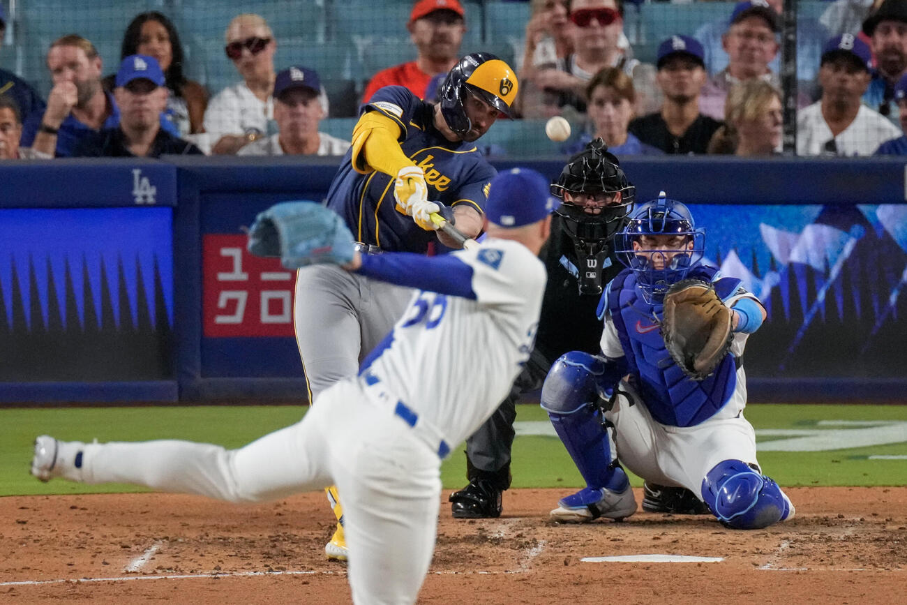 ドジャース戦の6回、勝ち越し本塁打を放ったブルワーズのミッチェル（AP）