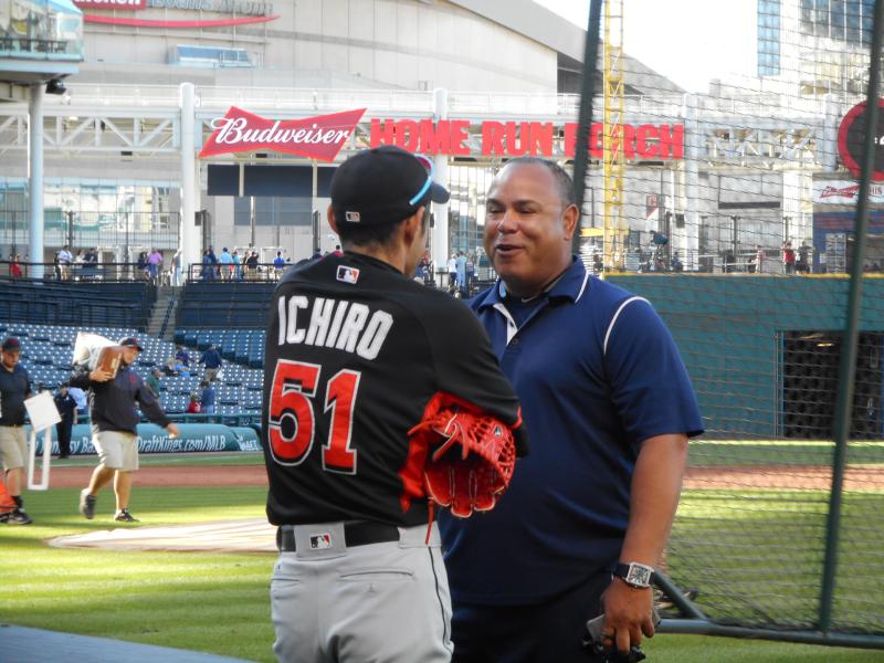 イチロー、かつての名二塁手バイエガ氏と再会 - MLB : 日刊スポーツ