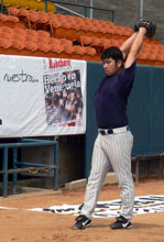 野茂トルネードの独特の伸びのワインドアップも戻っている（撮影・南沢哲也）