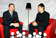テレビの特集番組で対談した桑田(左)と楽天の田中は笑顔で話も弾んだ（撮影・浅見桂子）