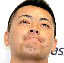 渡米に先駆けた感極まった表情を見せる小林雅(撮影・中島郁夫)