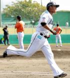 3回裏日本ハム無死一塁、左越え2点本塁打を放った中田は軽快にベースを回る