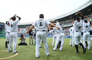 ロッテ 全員が引退井口の「6」付けてプレー - プロ野球 : 日刊スポーツ