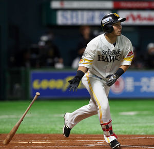 ソフトバンク中村晃のV弾が女性頭部直撃 病院搬送 - プロ野球 : 日刊 