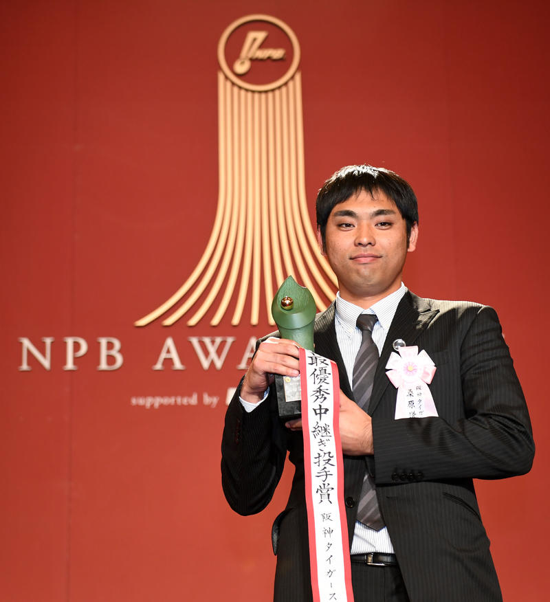 阪神桑原10年目で初タイトル 最優秀中継ぎ賞受賞 プロ野球 日刊スポーツ