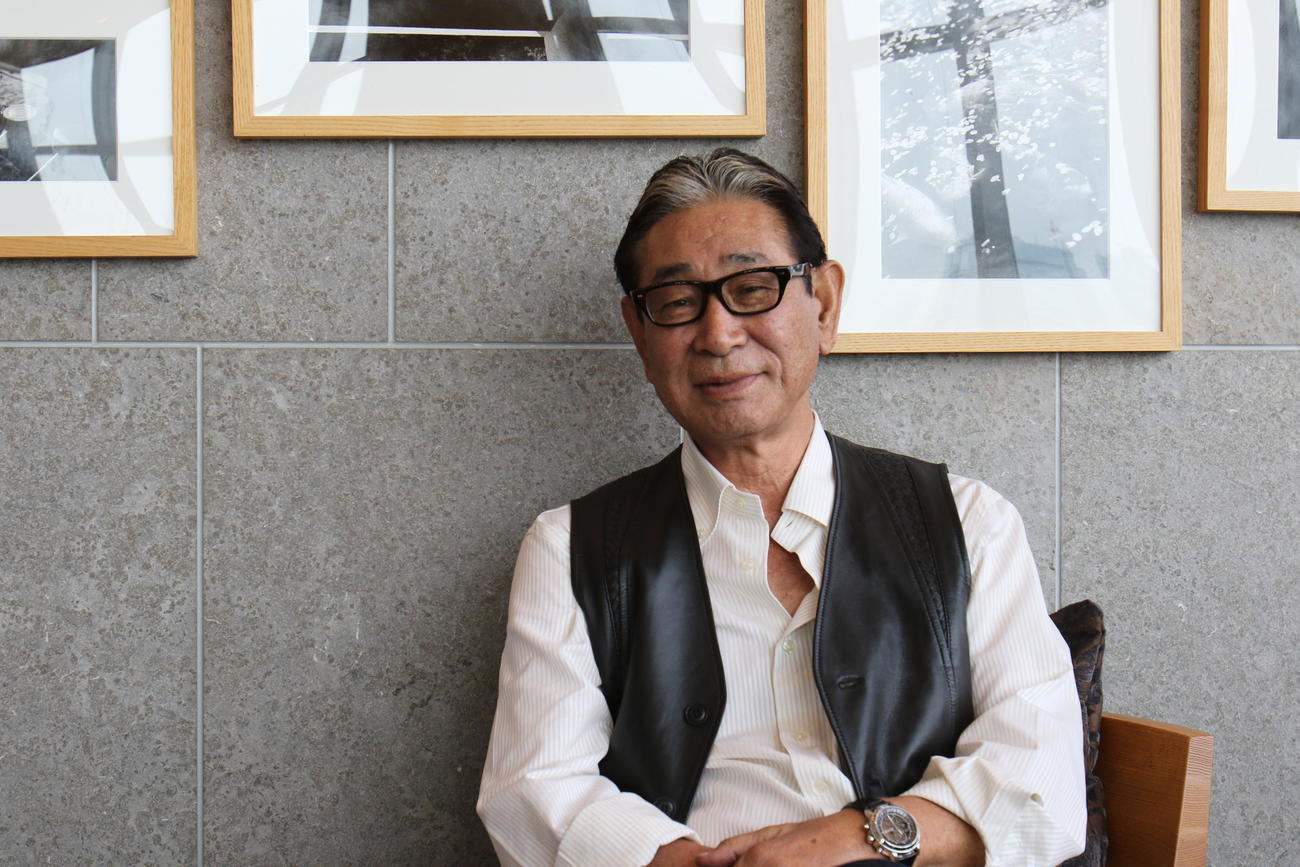穏やかに高校時代の思い出を語る楽天星野副会長（２０１７年１０月３日、撮影・宮下敬至）