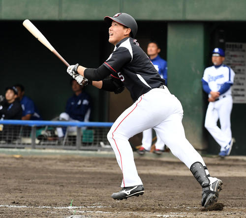 中日対ロッテ　３回表ロッテ２死二塁、安田は左飛に倒れる（撮影・前岡正明）