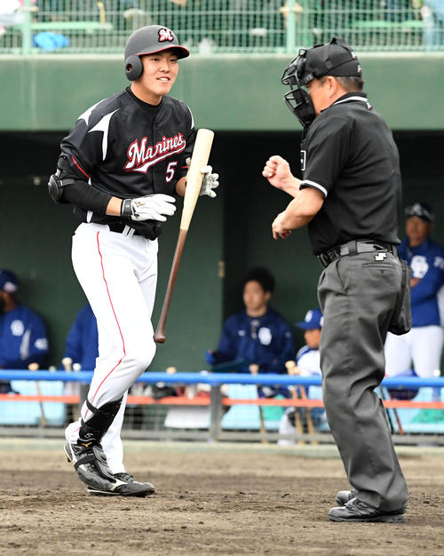 ６回表ロッテ１死、安田は空振りの三振に倒れる（撮影・前岡正明）