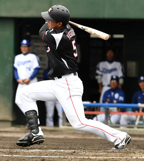 中日対ロッテ　２回表ロッテ無死、安田は一塁ゴロに倒れる（撮影・前岡正明）