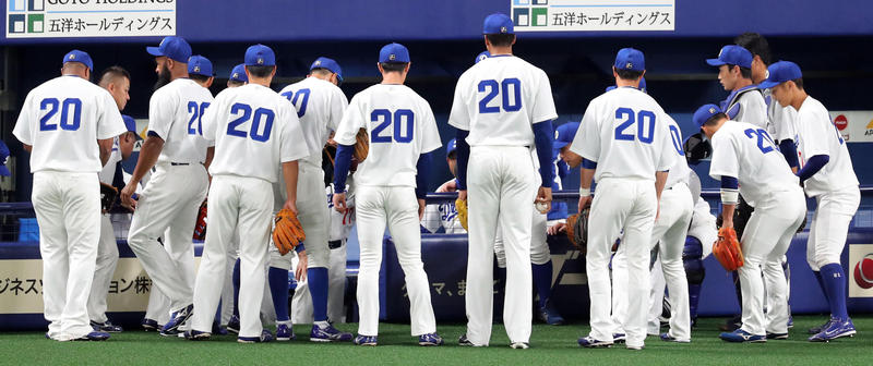 中日ナインが「20」付けてプレー 星野氏追悼試合 - プロ野球 : 日刊