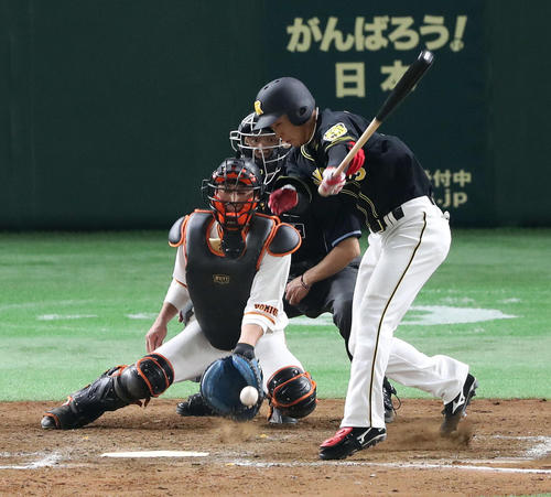 巨人対阪神　８回表阪神無死、大山は空振り三振に倒れる（撮影・松本俊）