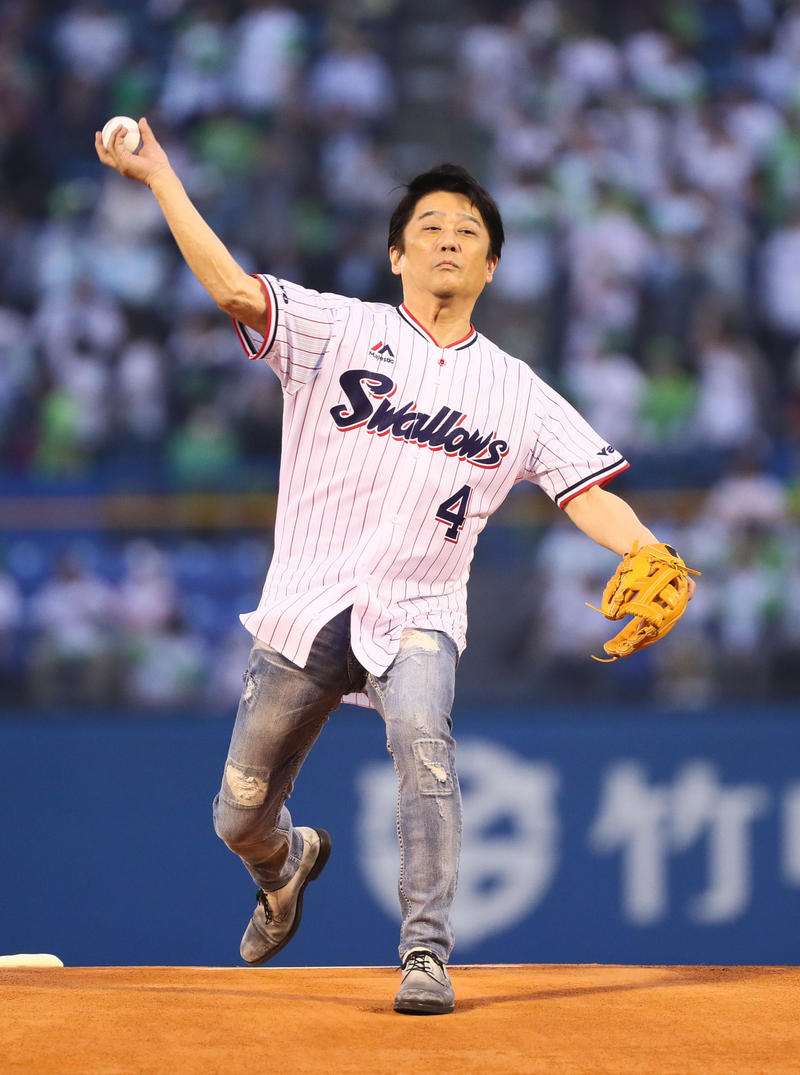 ヤクルトファン坂上忍が始球式「ストライクが…」 - プロ野球 : 日刊
