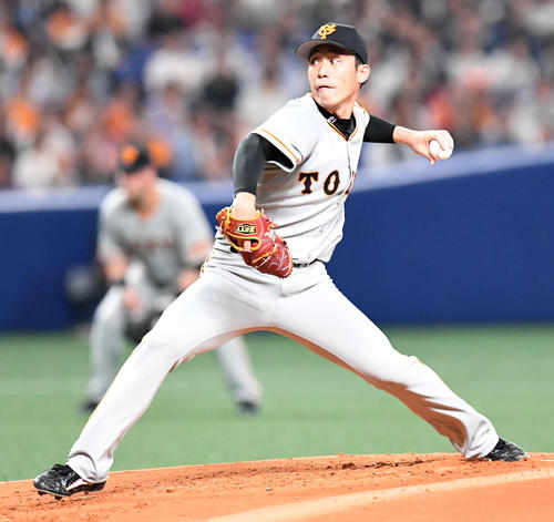 中日対巨人 巨人先発の吉川光(撮影・前岡正明)