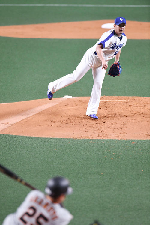 １回表巨人２死一、三塁、岡本を空振り三振に仕留める松坂（撮影・鈴木みどり）