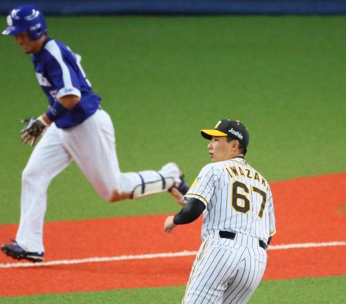 阪神対中日 8回表中日1死一、三塁、岩崎優は福田永将に右前勝ち越し適時打を浴びる(撮影・宮崎幸一)
