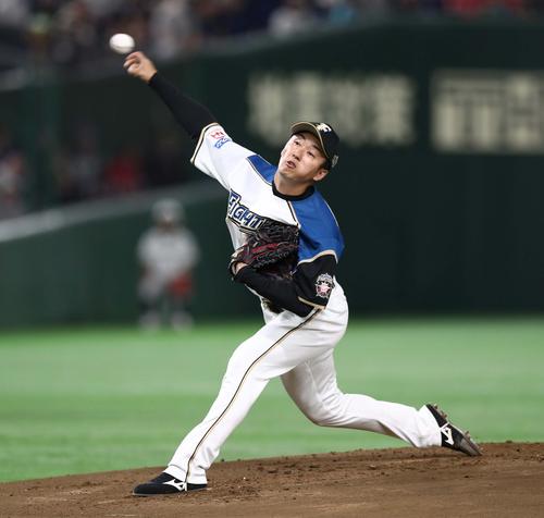 日本ハム対ロッテ　日本ハム先発の斎藤（撮影・黒川智章）